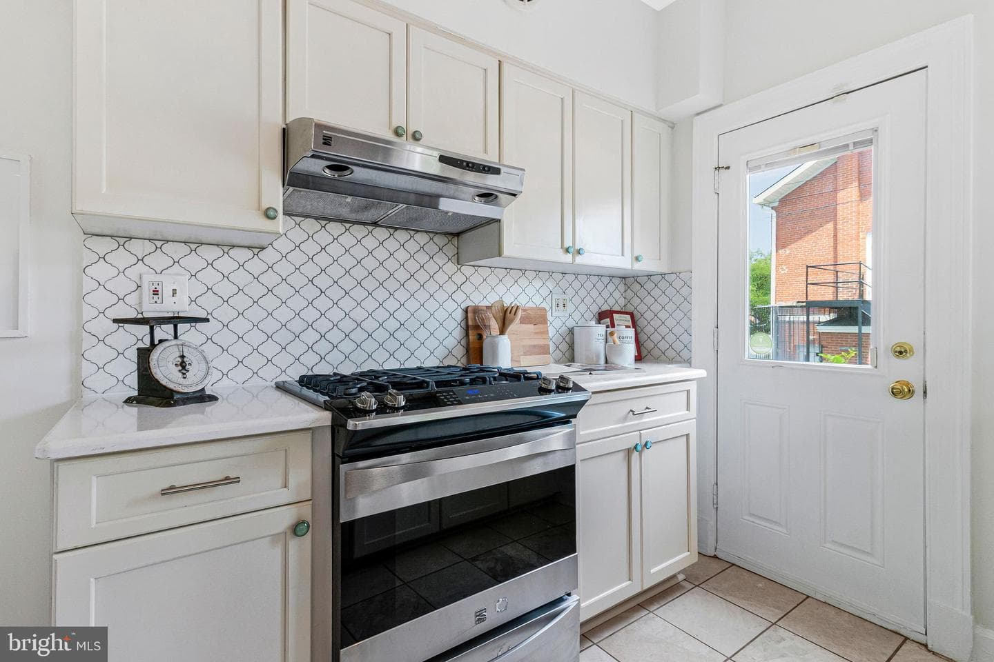 623 Tewkesbury Place NW photo 11