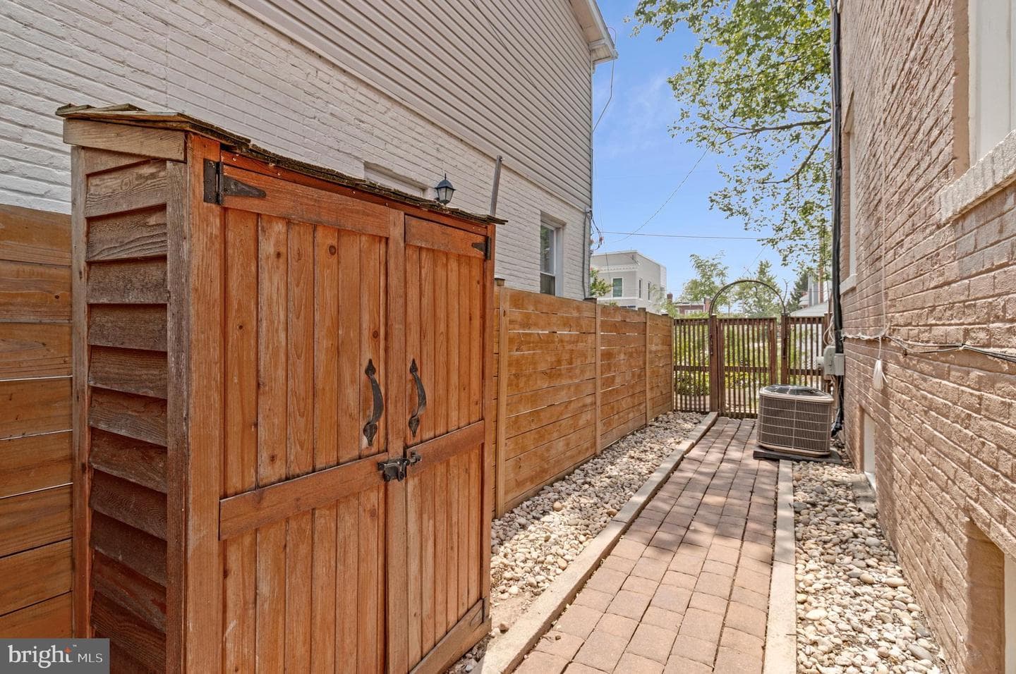 623 Tewkesbury Place NW photo 32