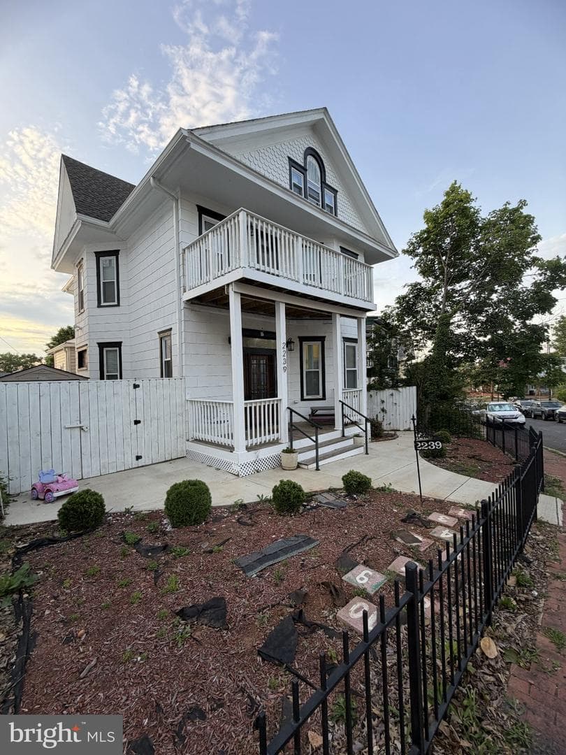 2239 Mount View Place SE photo 5