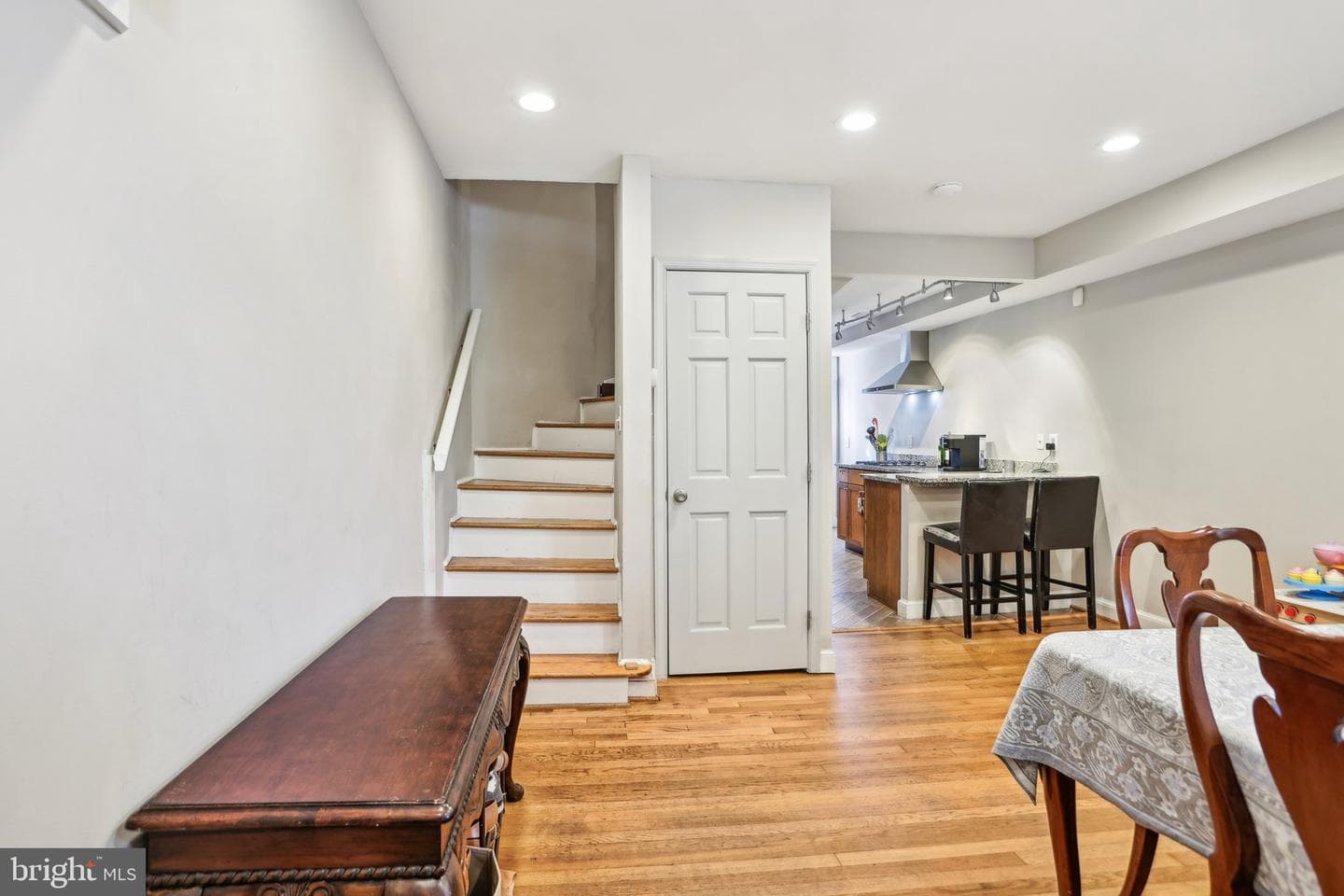 403 E Street NE photo 5