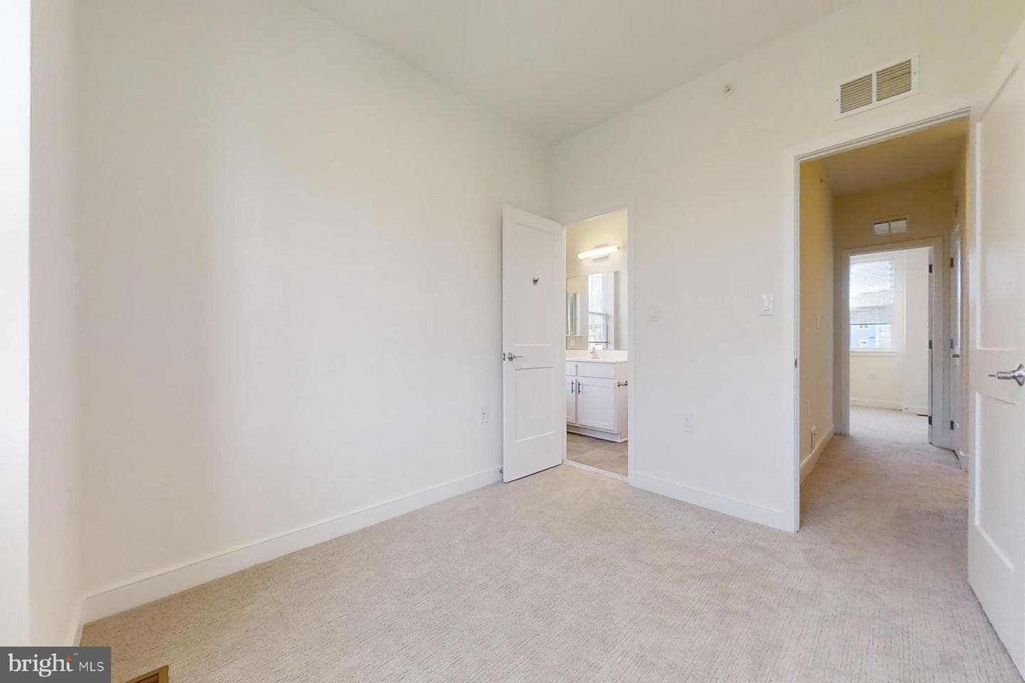 4910 East Capitol NE photo 24