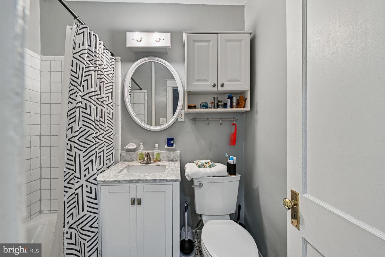 414 Seward Square SE #104 photo 18