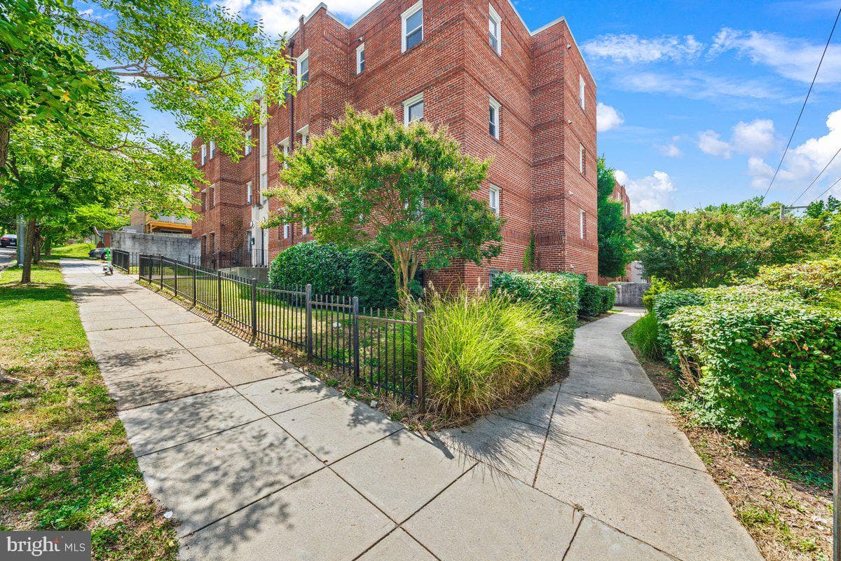 1800 28th Place SE #2, Washington