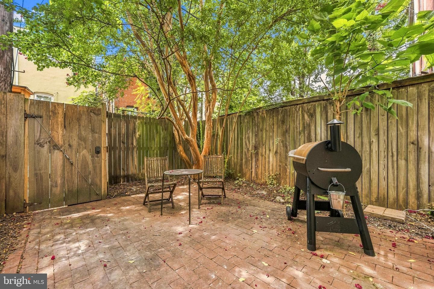 1327 Emerald Street NE photo 23