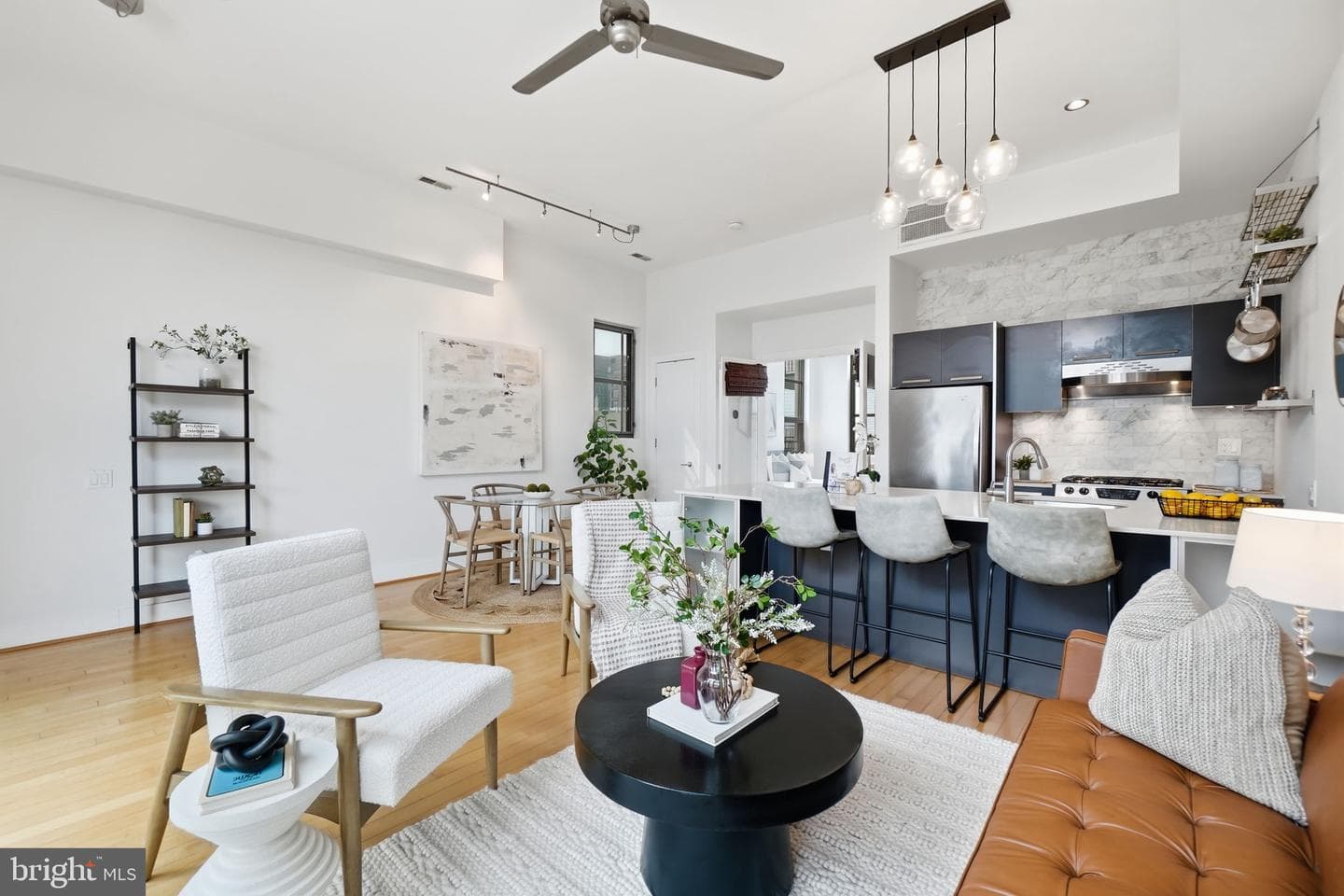 2426 Ontario Road NW #401 photo 3