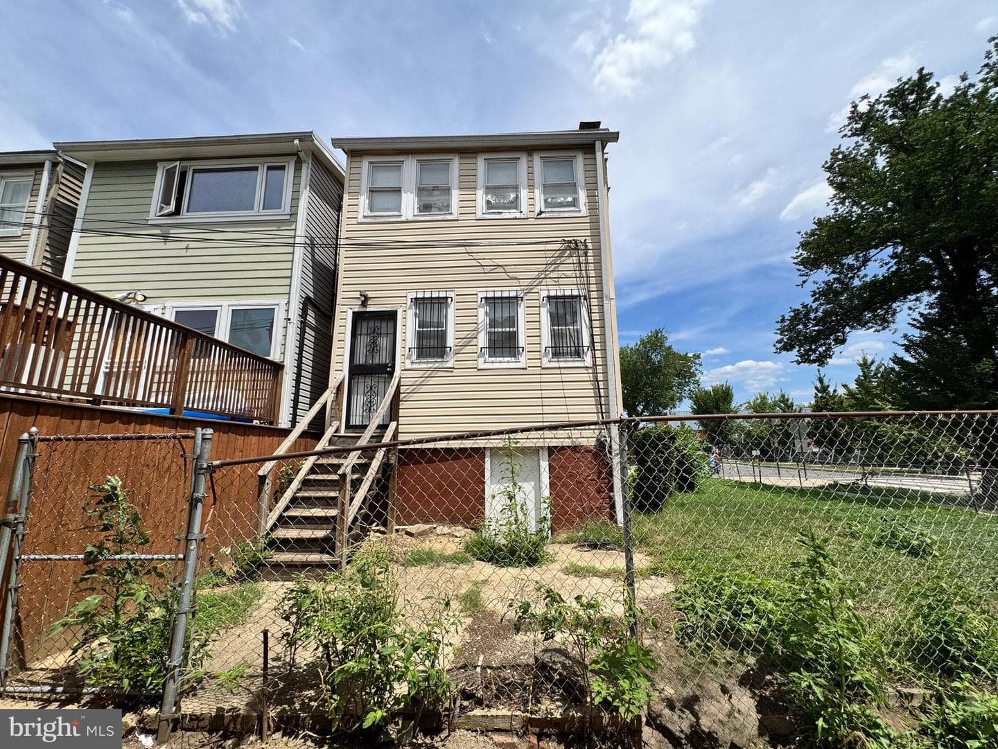1673 Rosedale Street NE photo 3