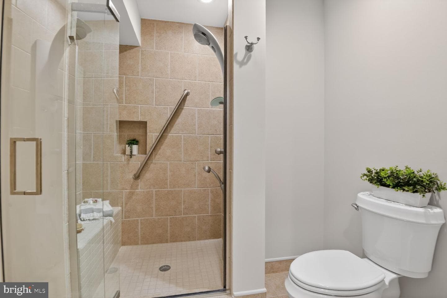 4383 Westover Place NW photo 11