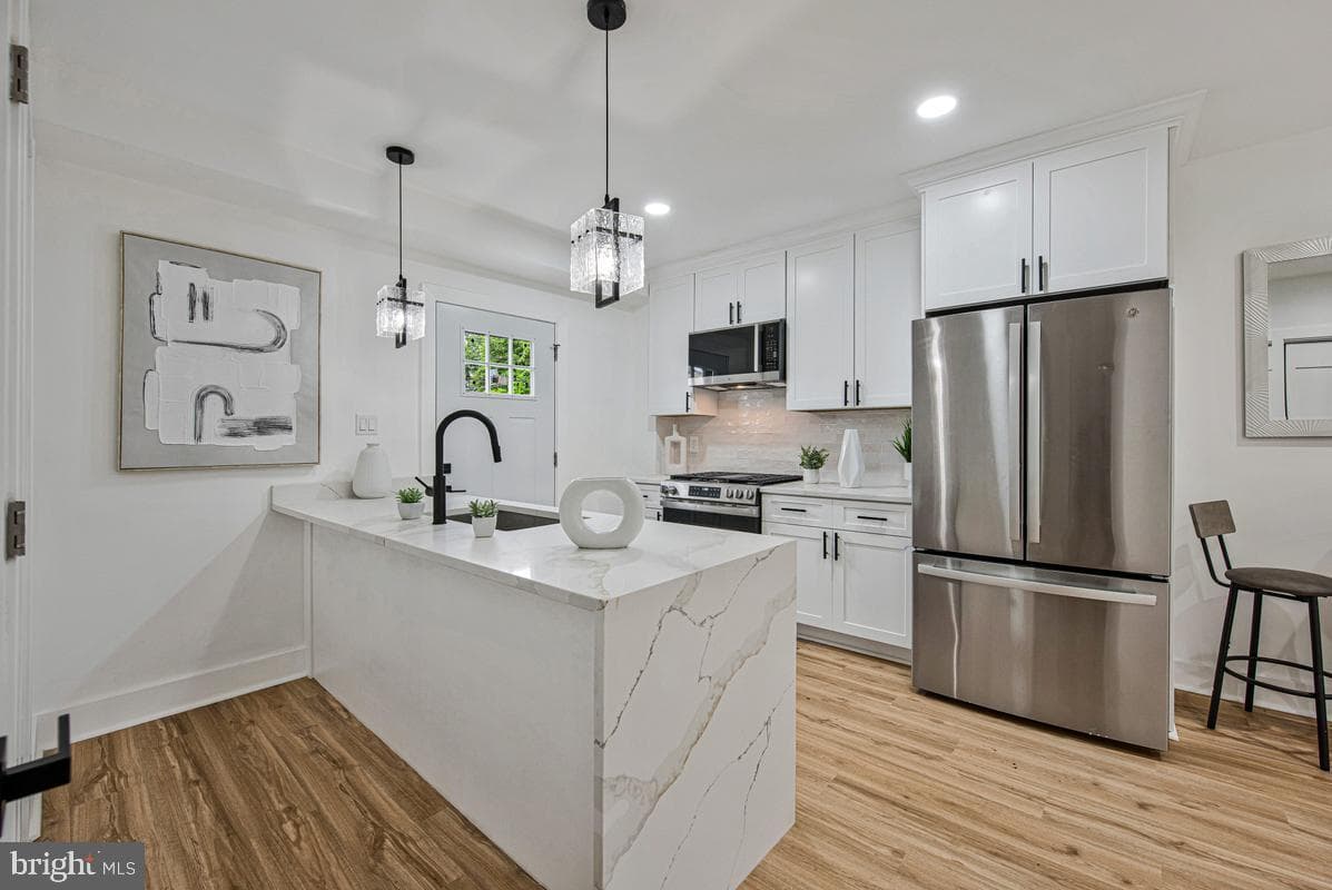 305 34th Place NE, Washington