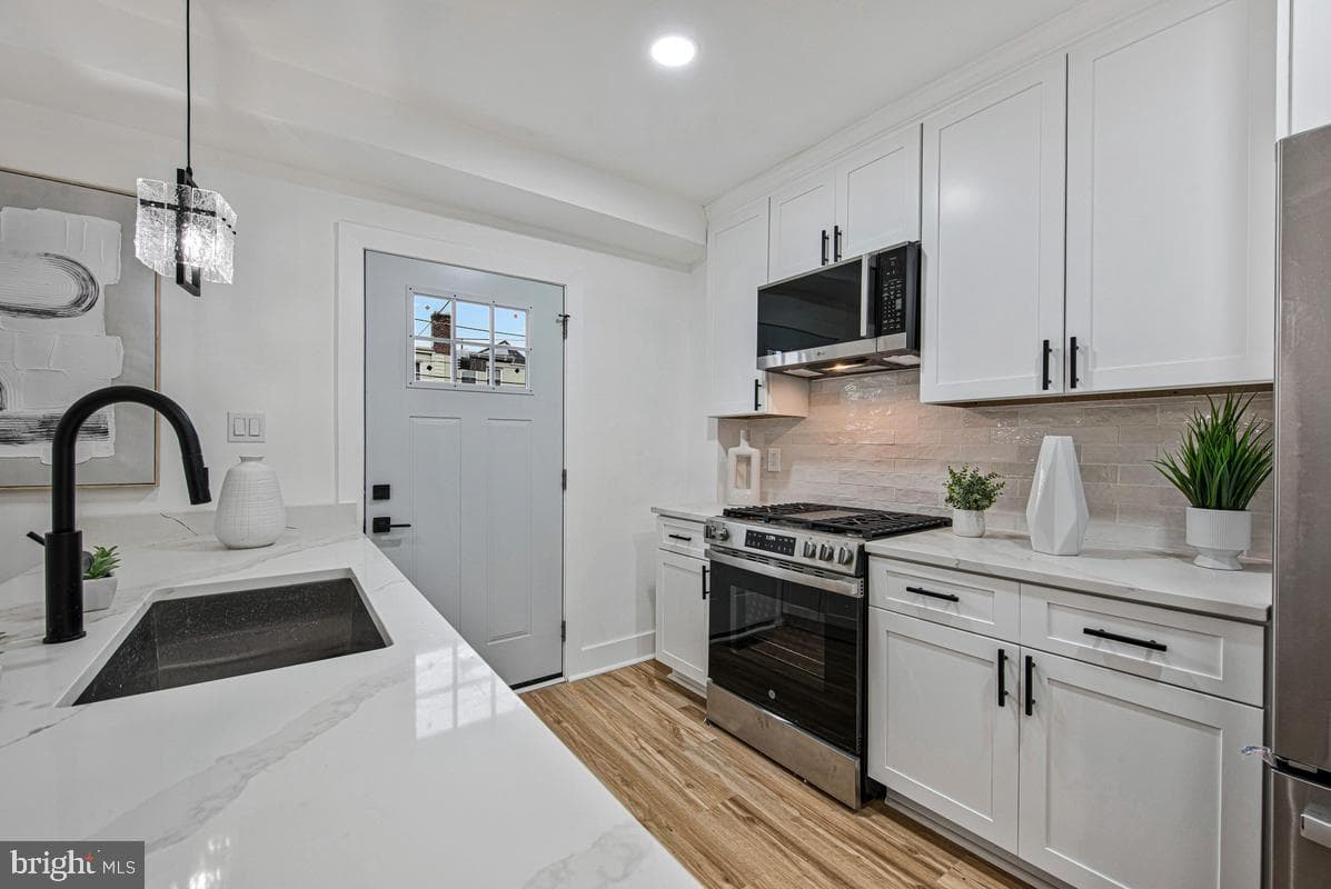 305 34th Place NE, Washington