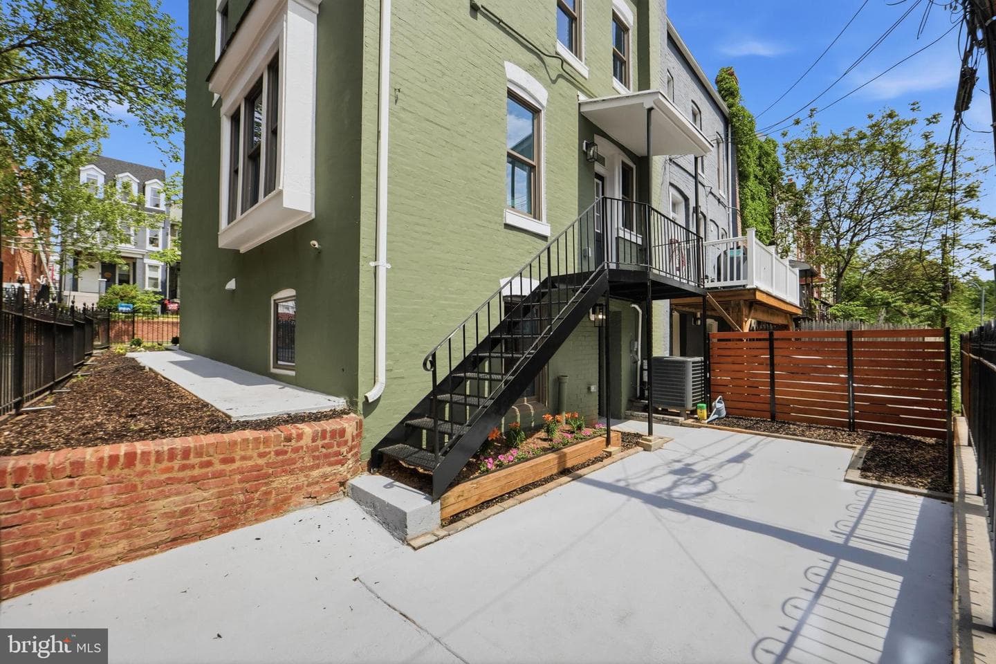518 Columbia Road NW photo 33