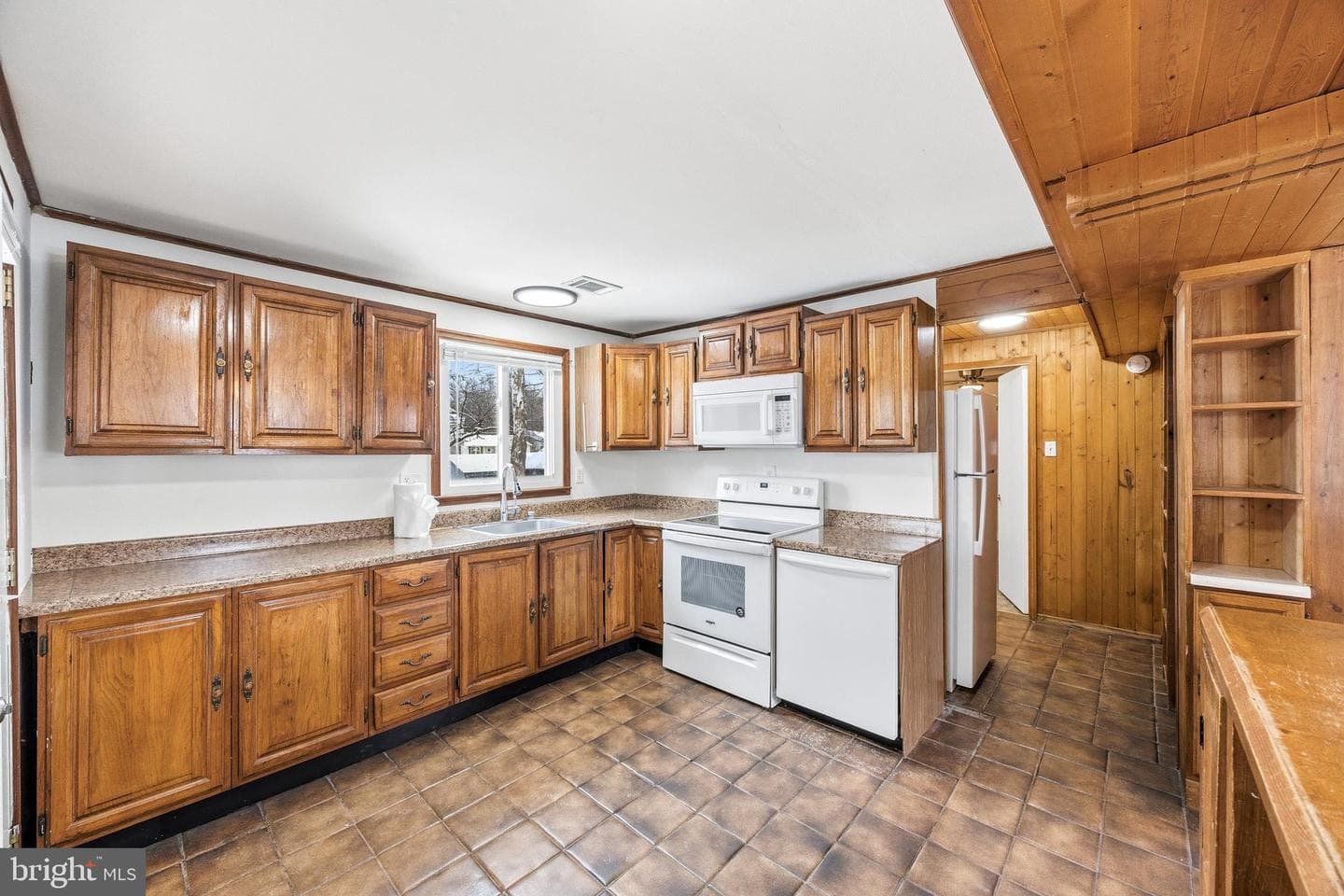 652 Chapelview Drive photo 17
