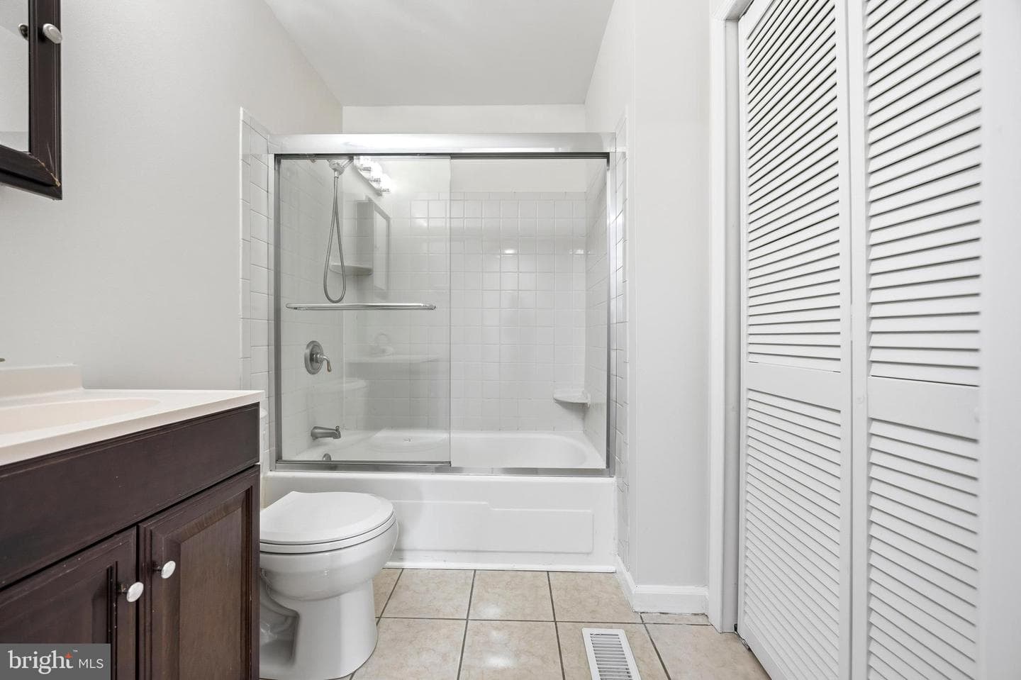652 Chapelview Drive photo 27