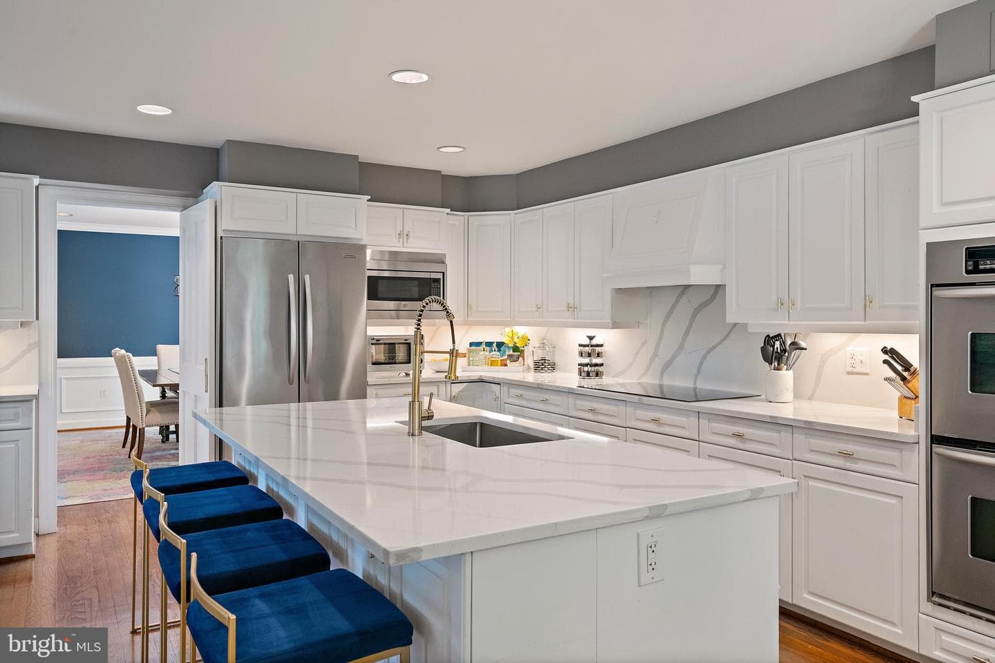 812 Coachway photo 14