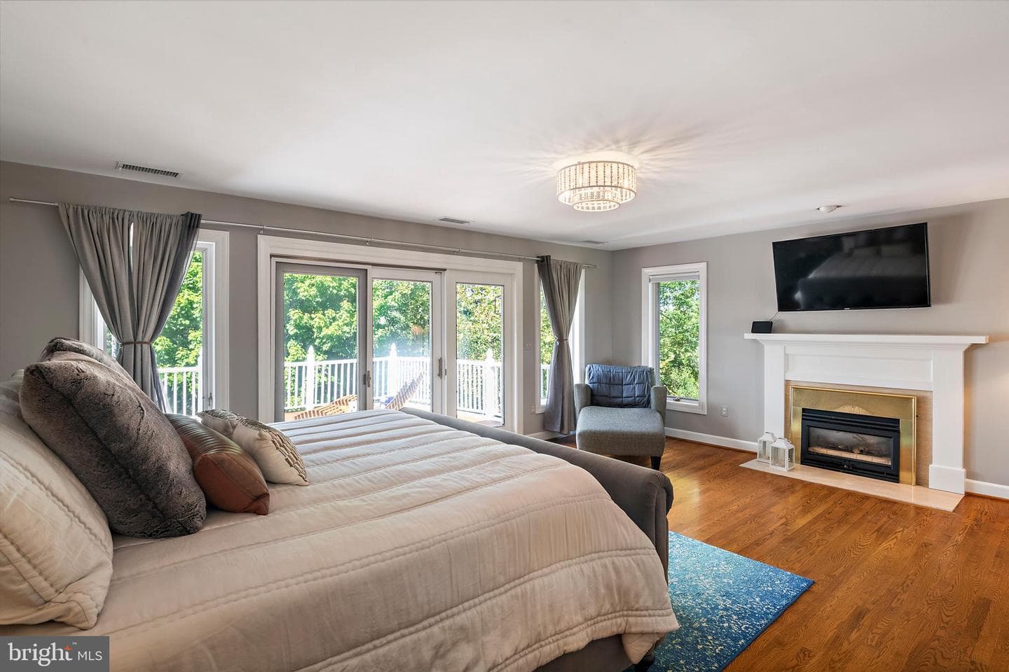 812 Coachway photo 28