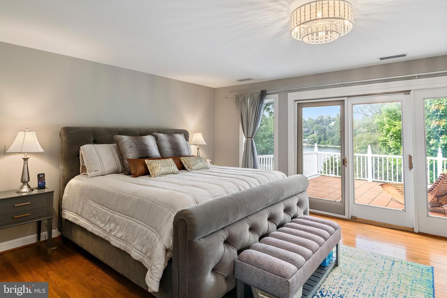 812 Coachway photo 29