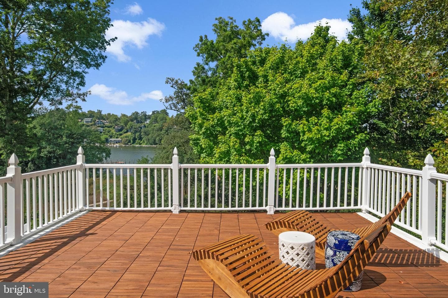 812 Coachway photo 33