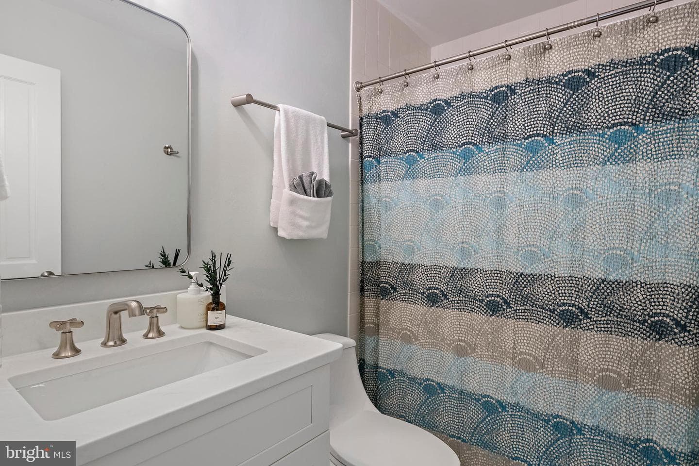 812 Coachway photo 43
