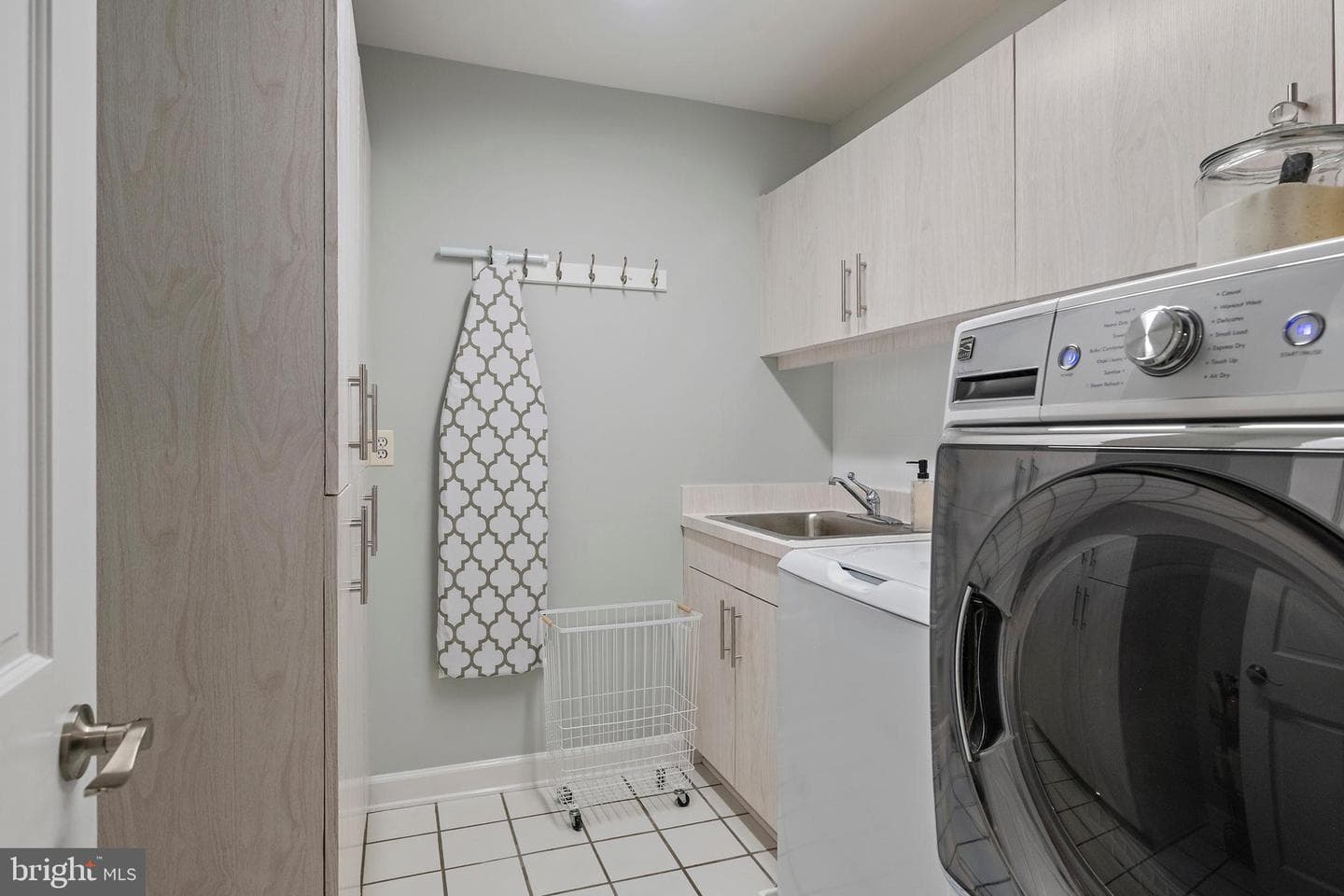 812 Coachway photo 44