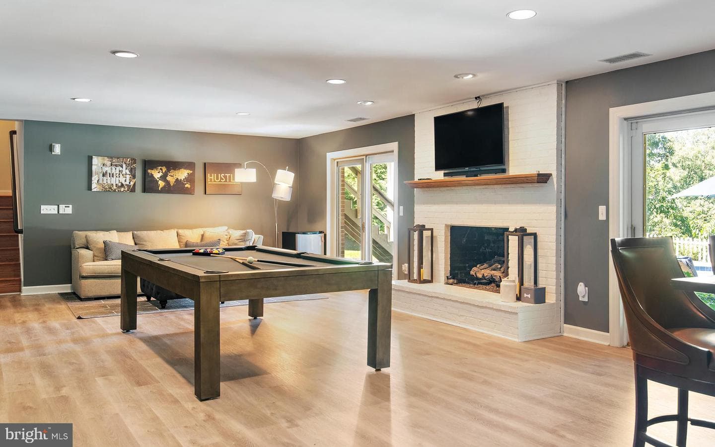 812 Coachway photo 48