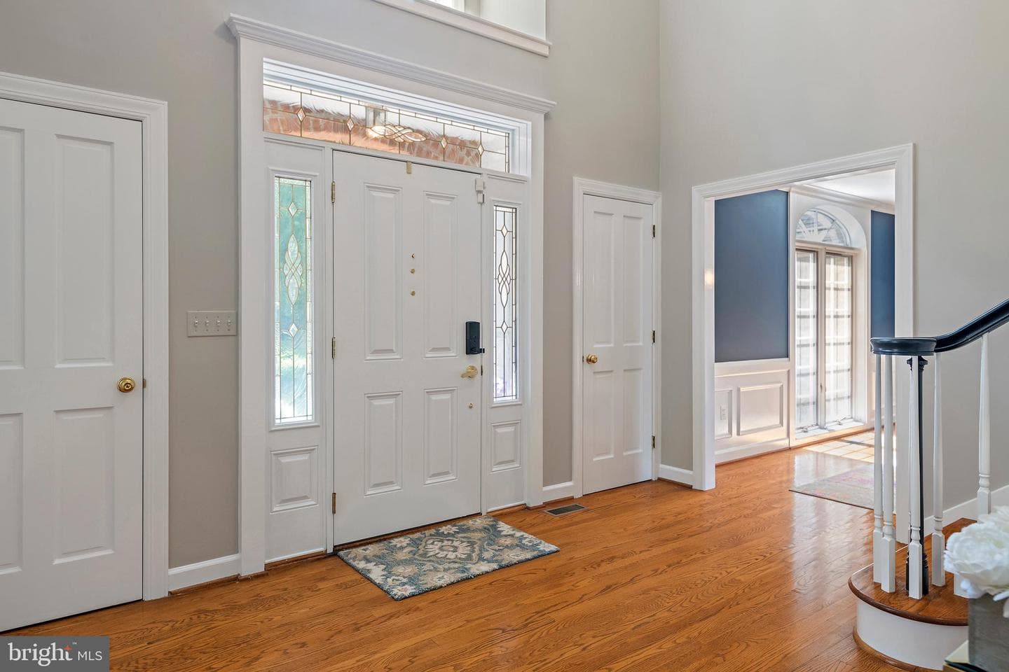 812 Coachway photo 5