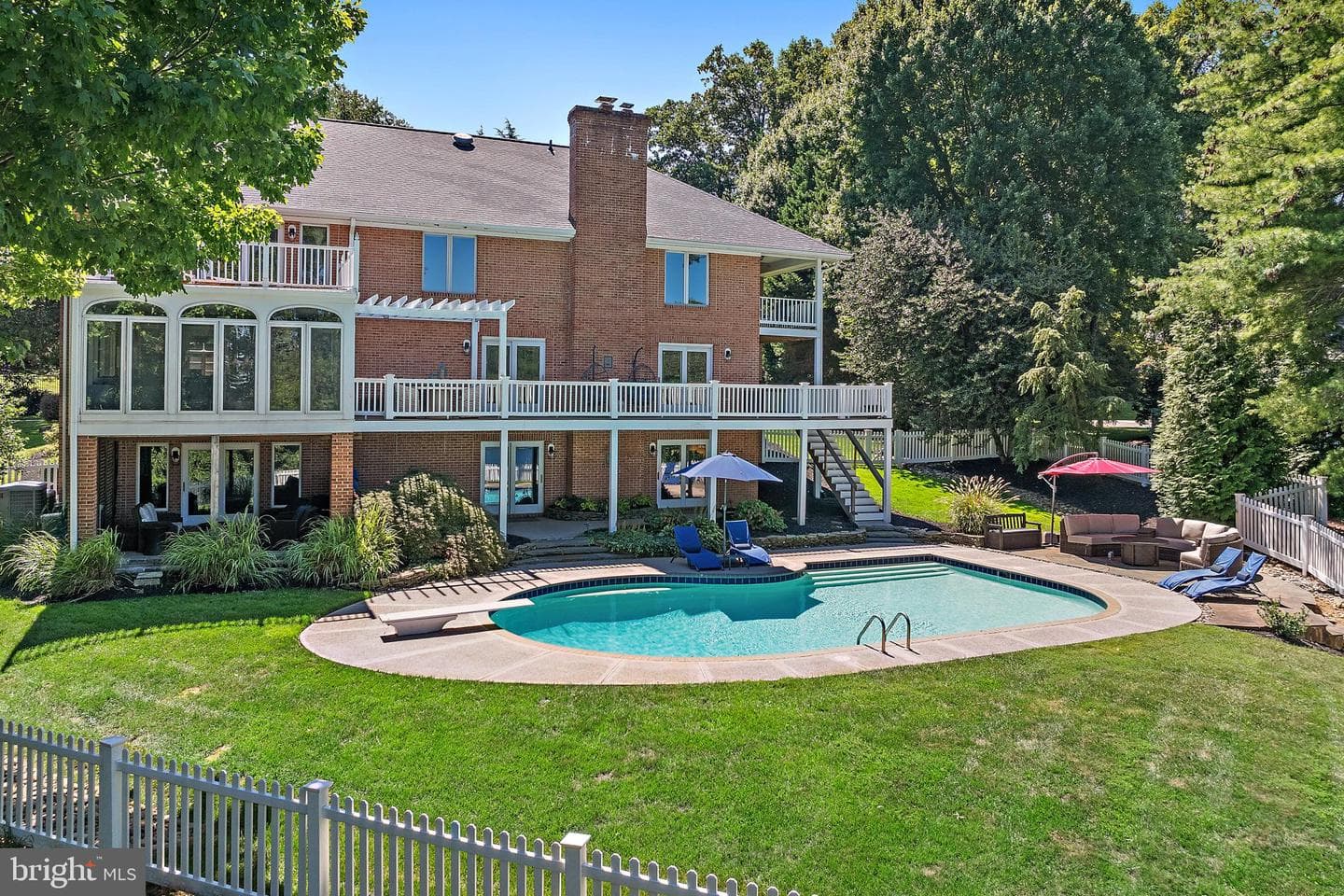 812 Coachway photo 63