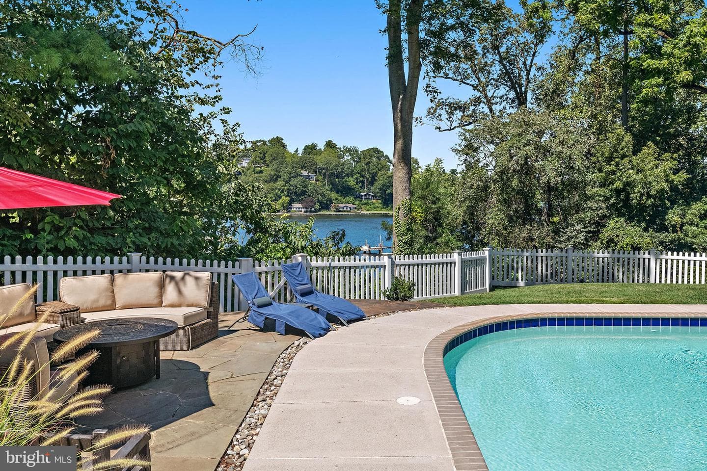 812 Coachway photo 67