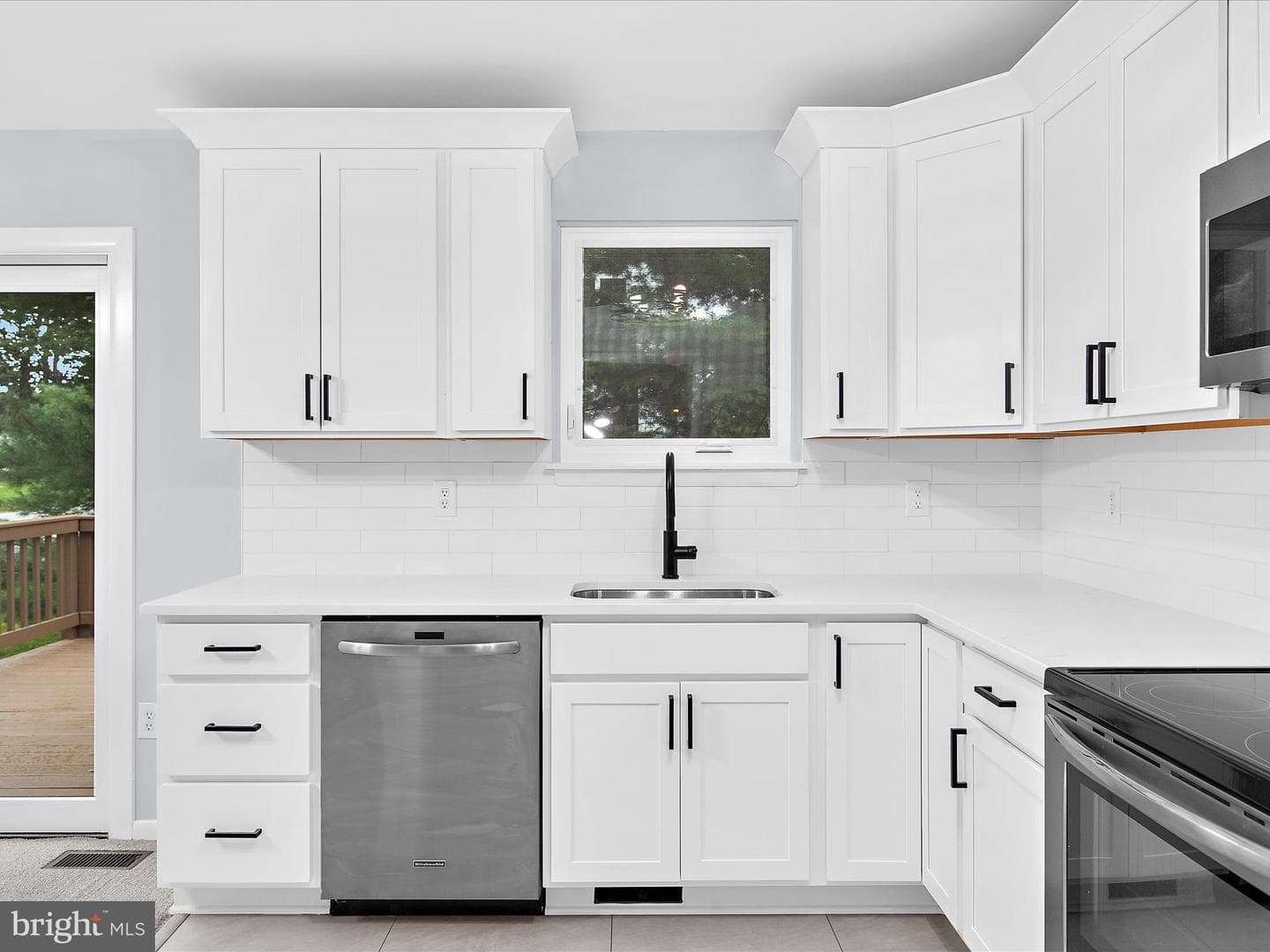 130 Clarence Avenue photo 13