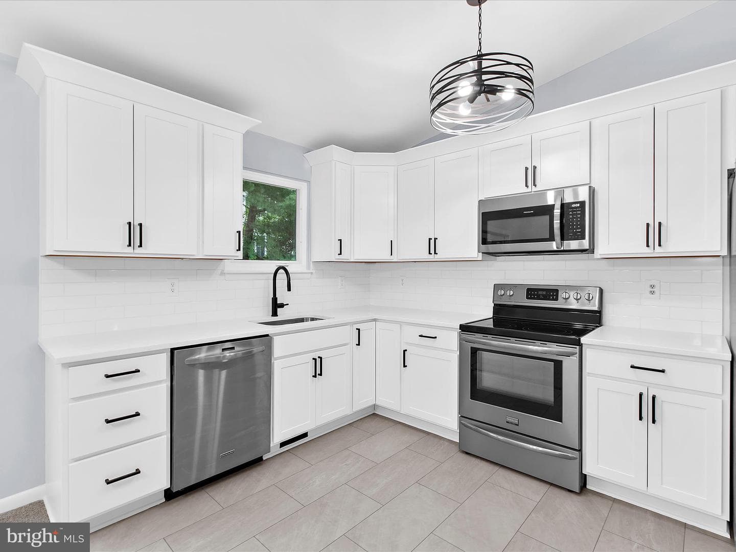 130 Clarence Avenue photo 15
