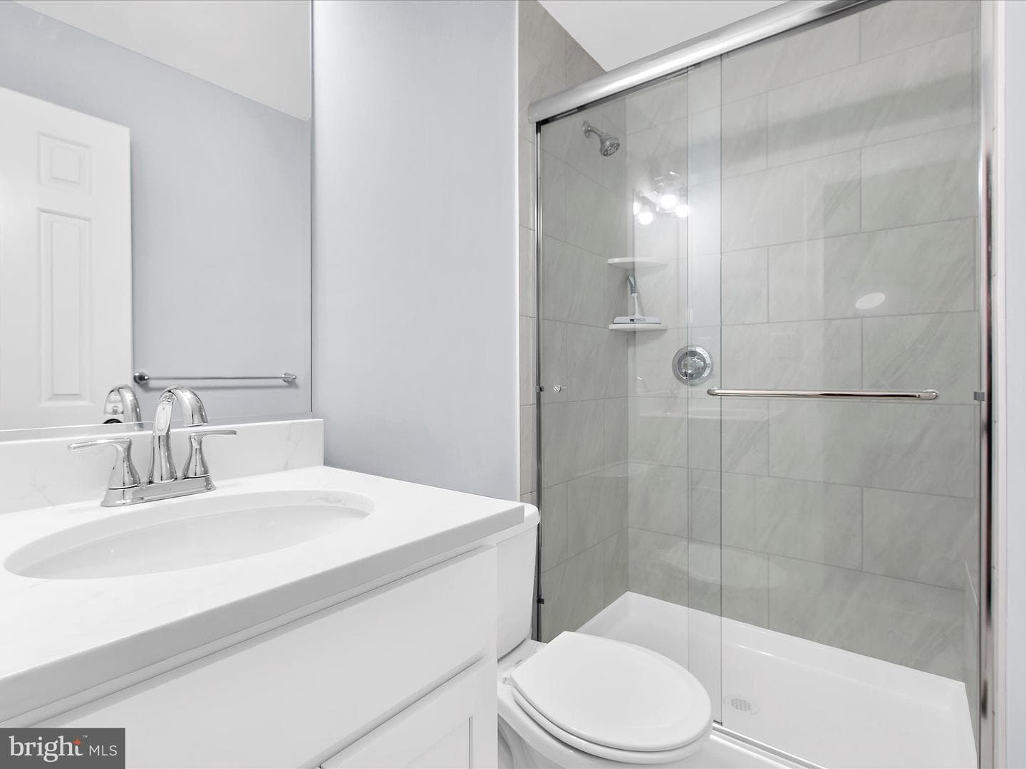 130 Clarence Avenue photo 24