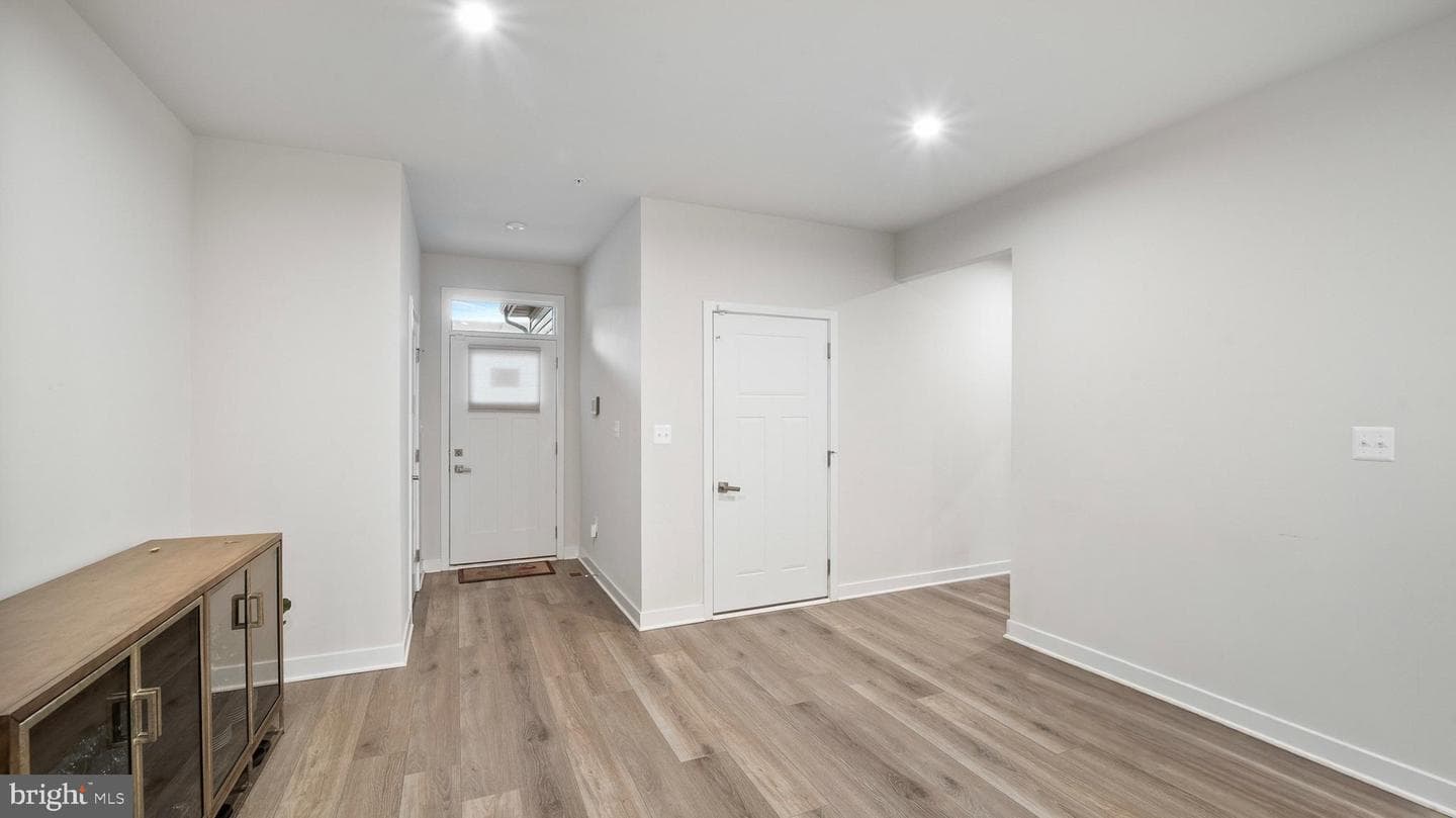7195 Wolf Trap Court photo 3