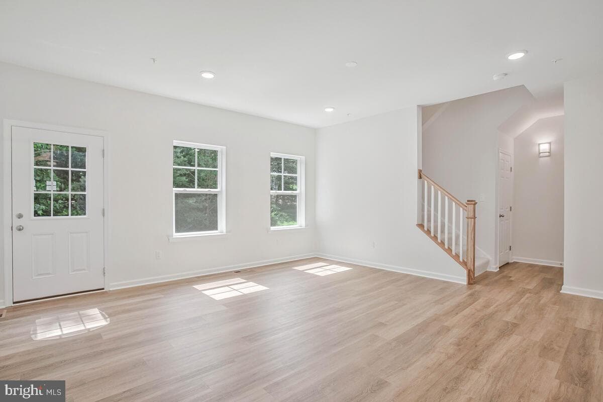 404 Warwick photo 13