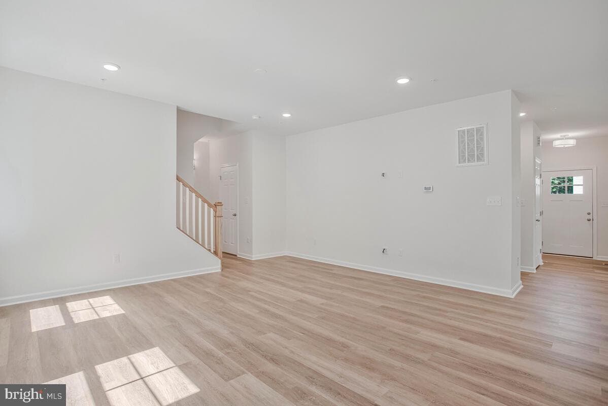 404 Warwick photo 14
