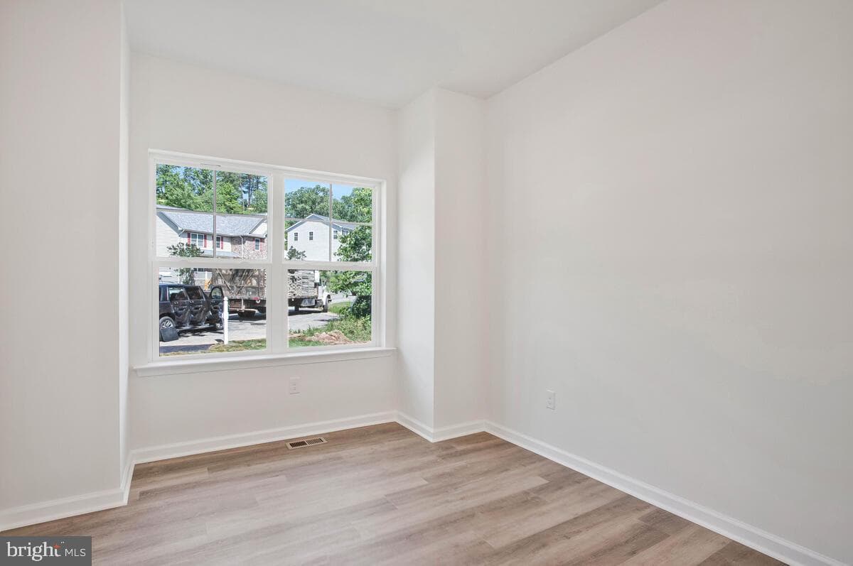404 Warwick photo 17