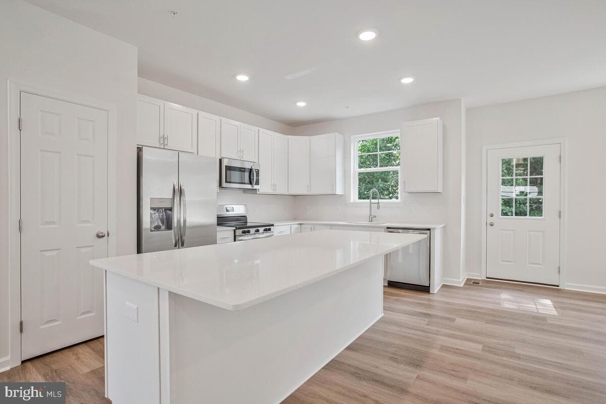 404 Warwick photo 8