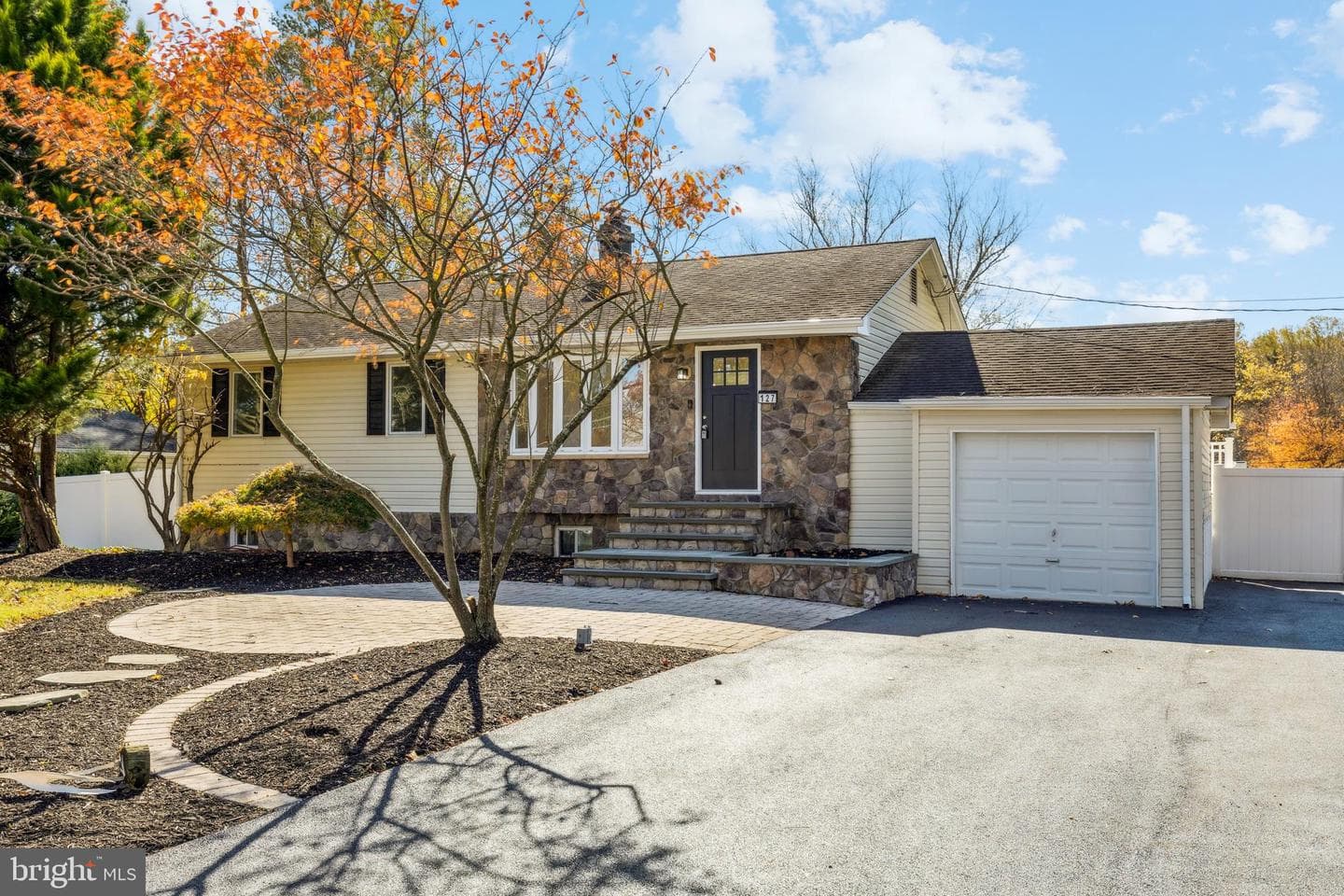 127 Duval Lane photo 4