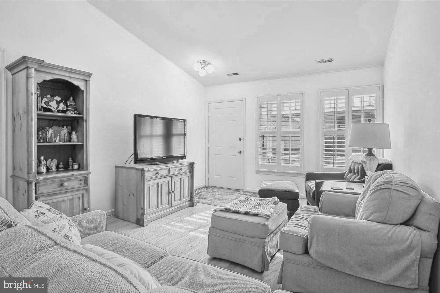 1955 Marconi Circle photo 2
