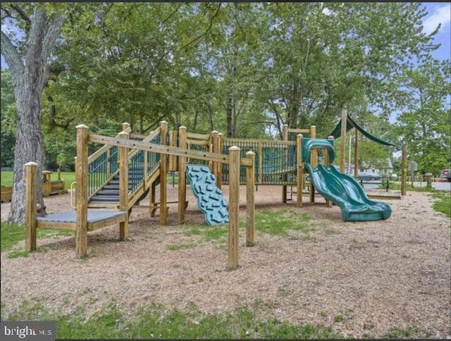 1465 Ridgeway photo 26