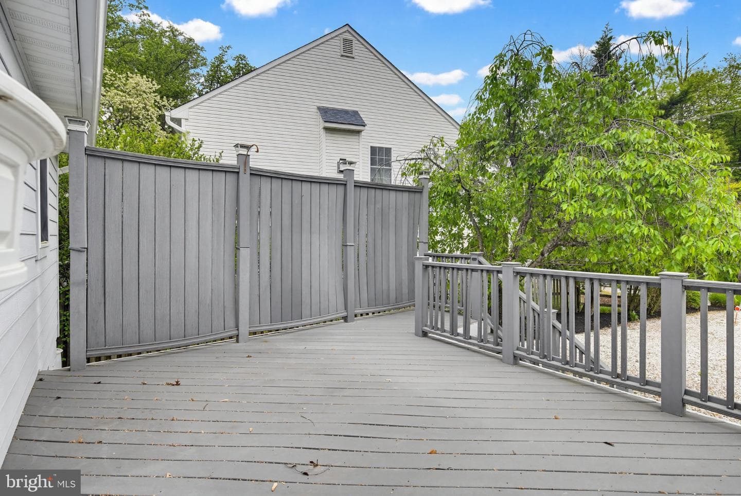 1465 Ridgeway photo 31