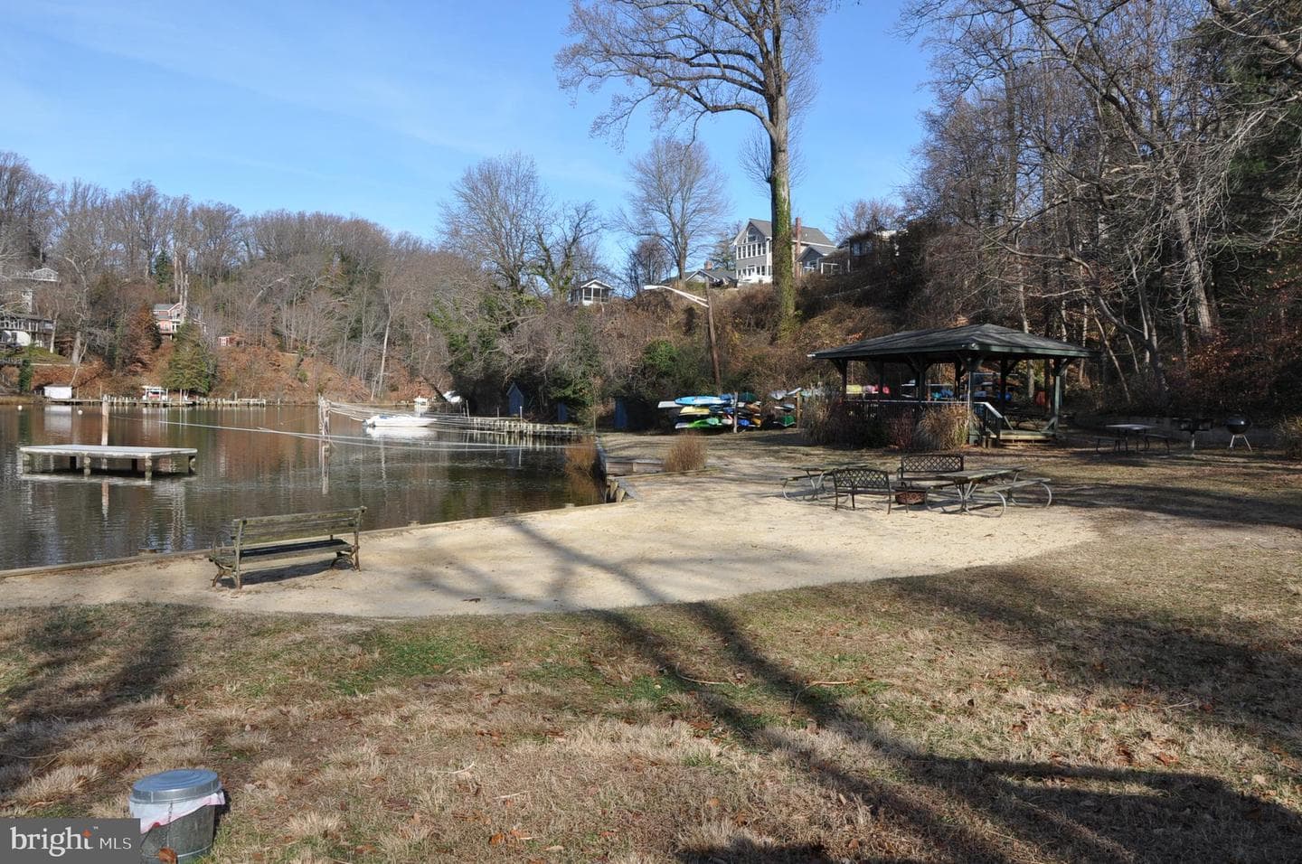 1465 Ridgeway photo 9