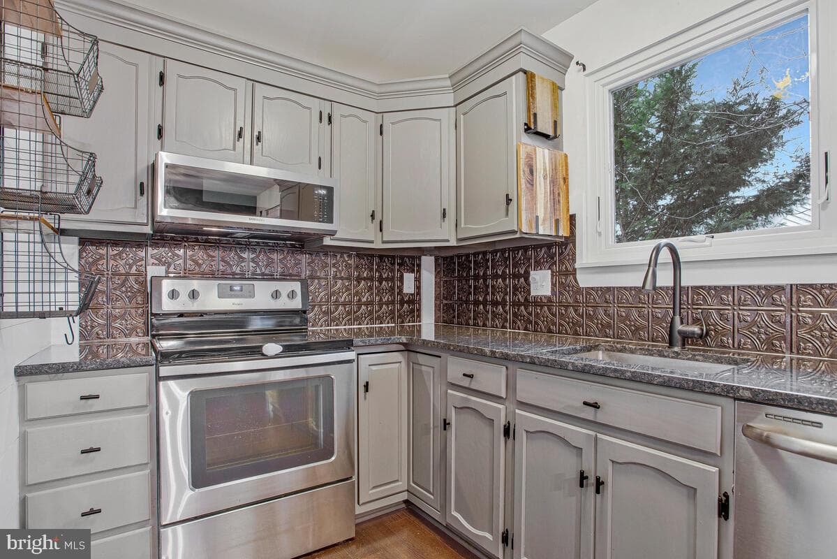 7759 Glen Avenue photo 13