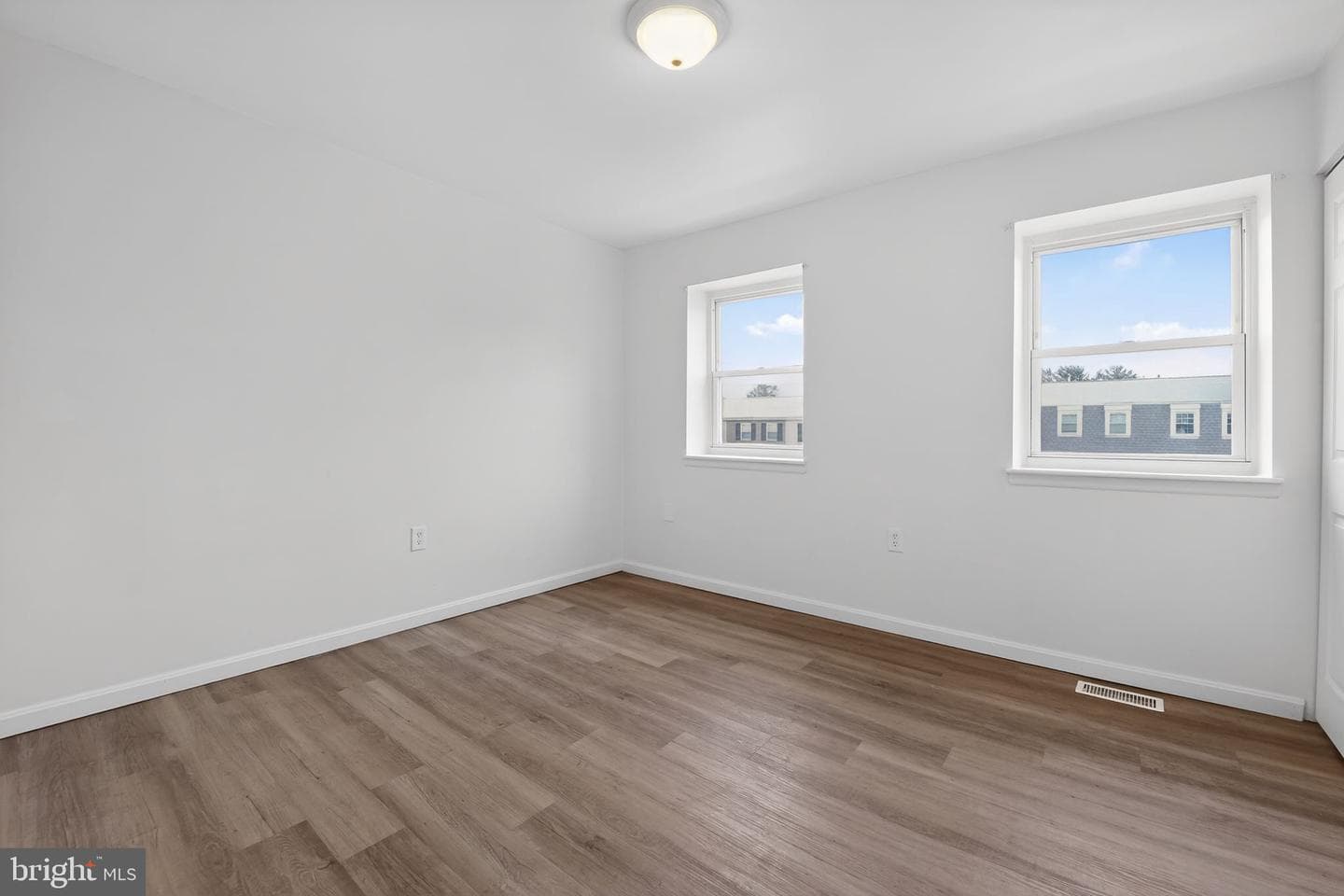 8210 Tomlinson Court photo 10