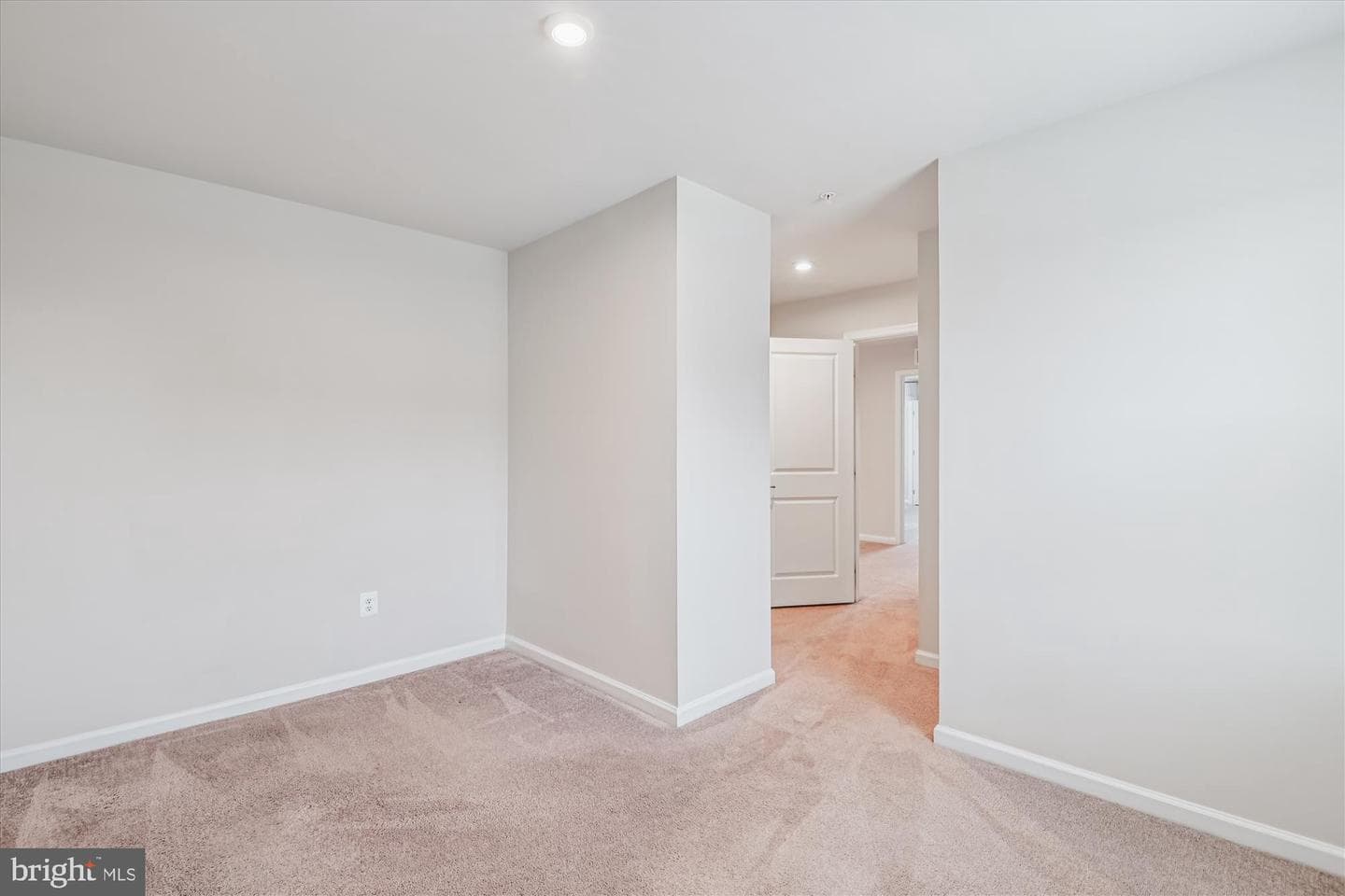 7600 Rossville Lane photo 32
