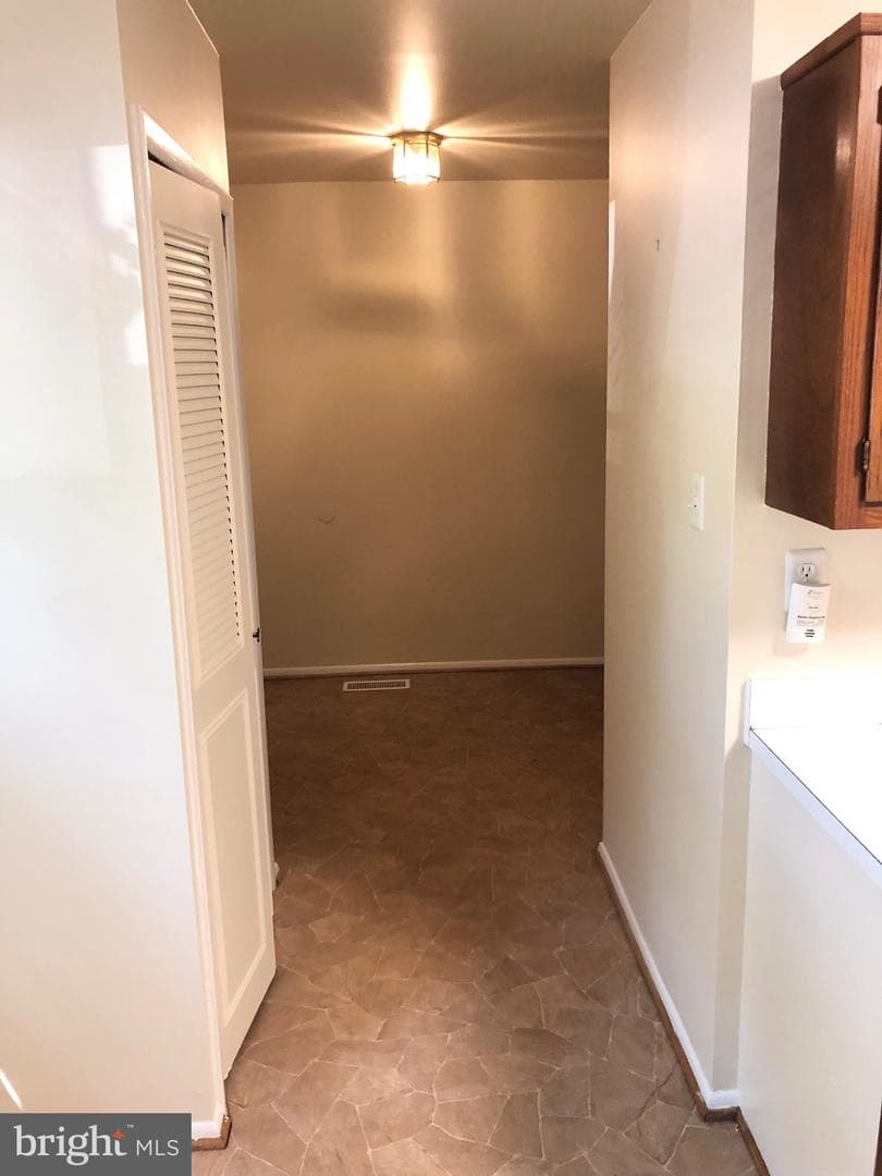1681 Yorktown Court photo 2