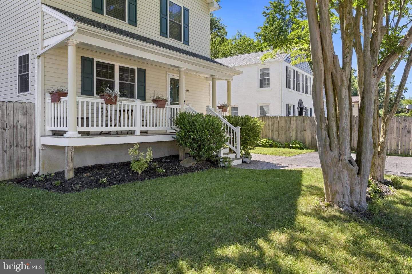1635 Fairhill Drive photo 4