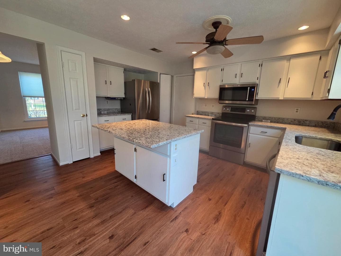 276 Southdale Court photo 7