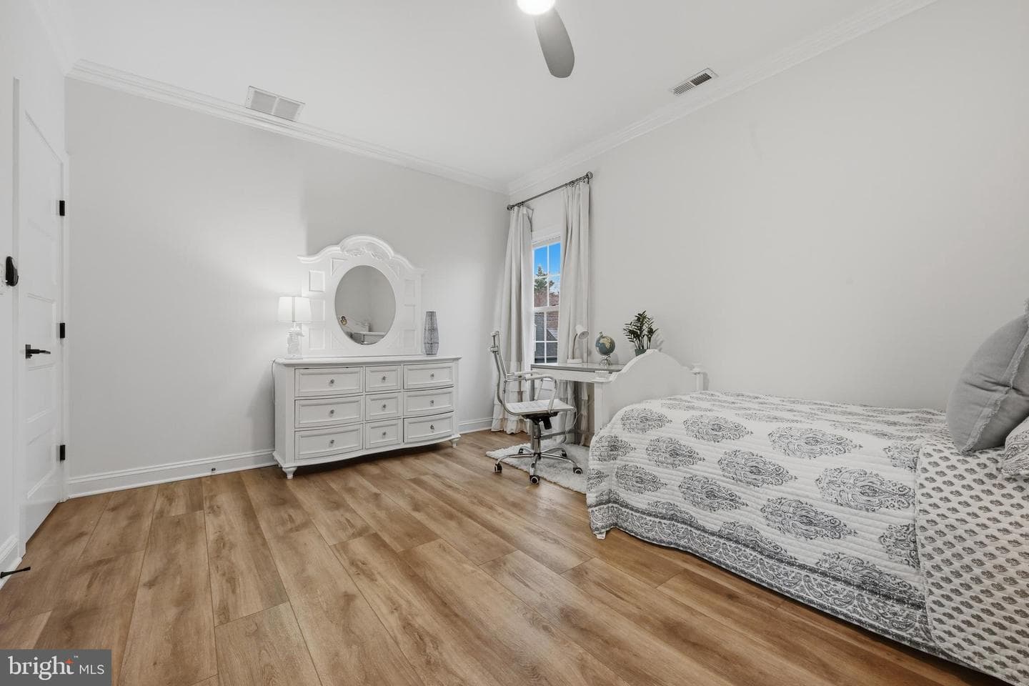 3590 S River Terrace photo 47