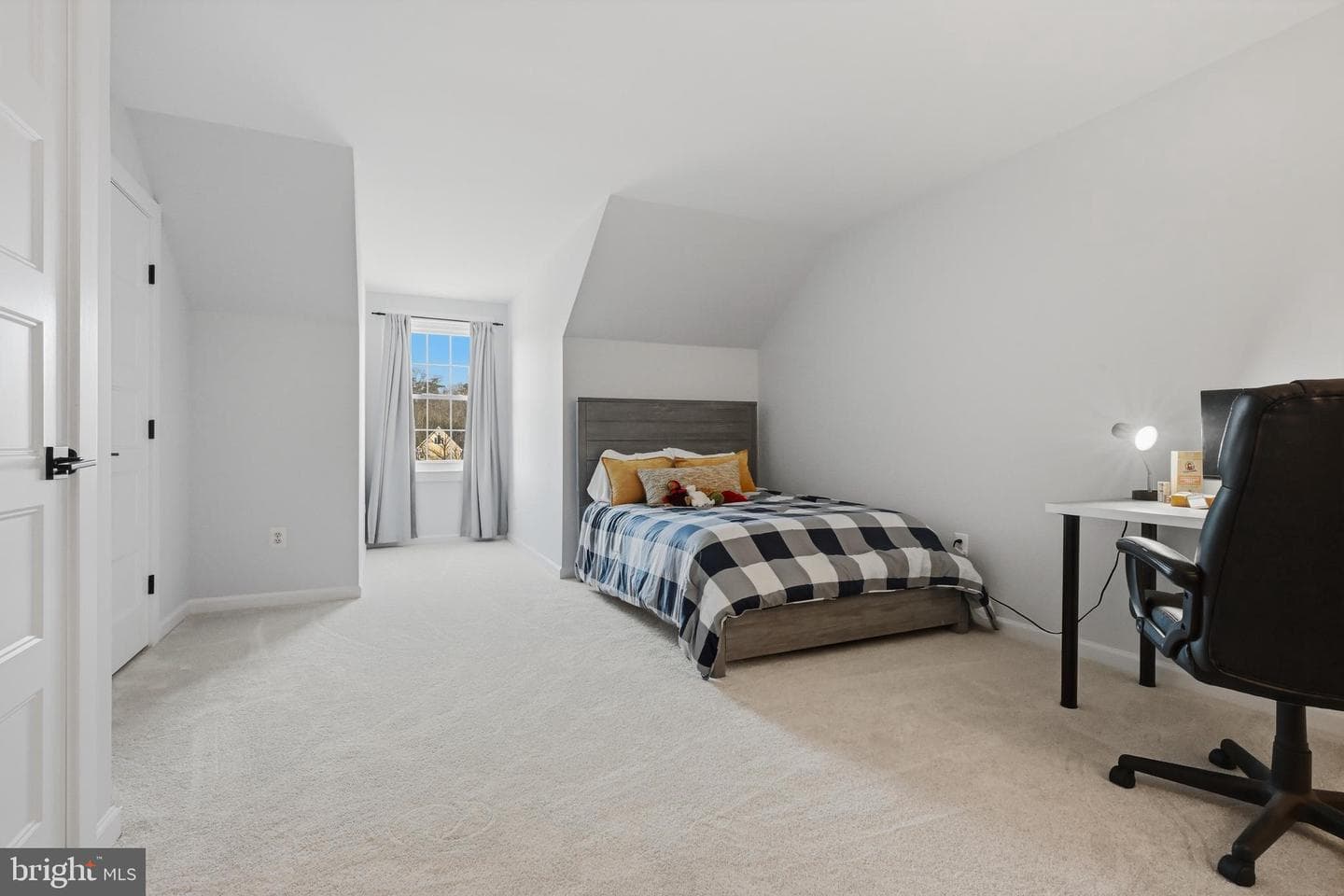 3590 S River Terrace photo 58