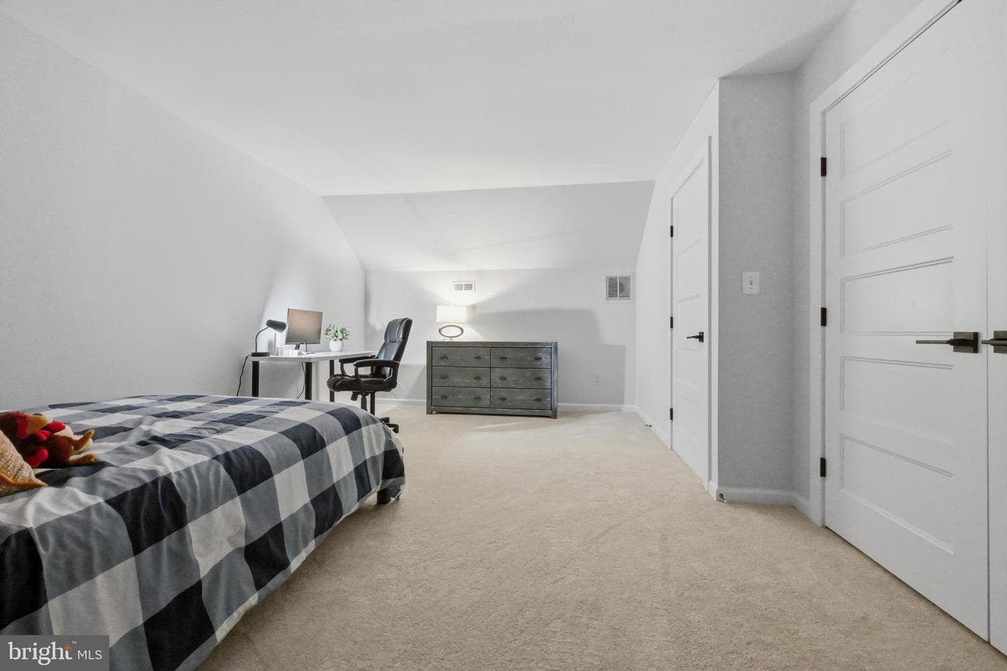 3590 S River Terrace photo 59