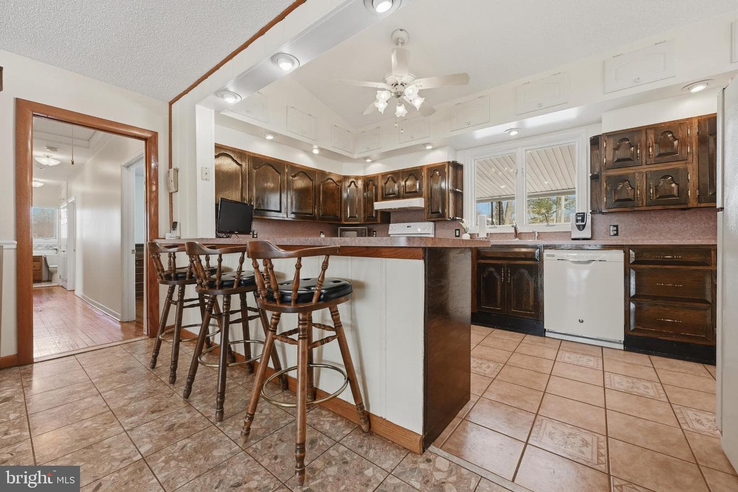 352 Riverside Drive photo 14