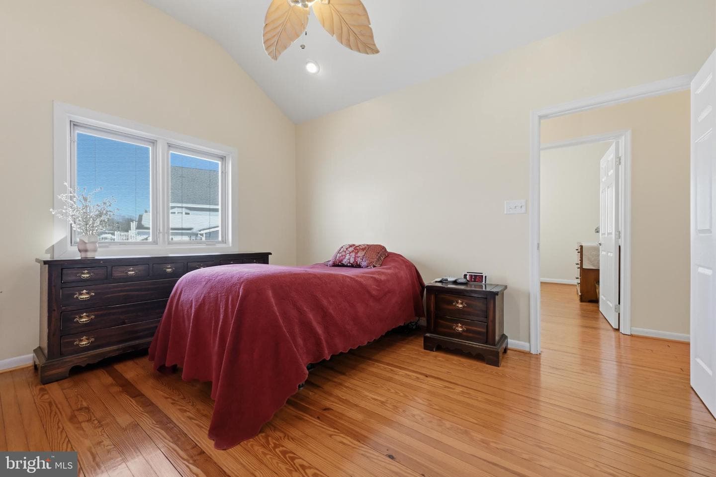 352 Riverside Drive photo 22